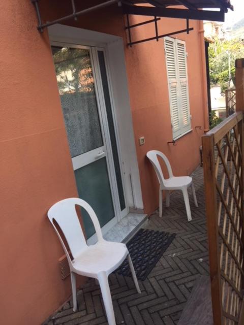 Residence Villa Carmen Fronte Mare A 50 Mt Pietra Ligure Kültér fotó